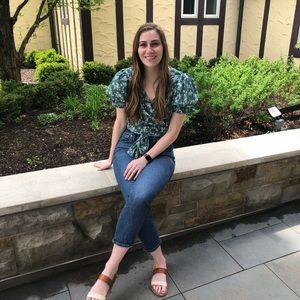 Meet your Posher, Laura